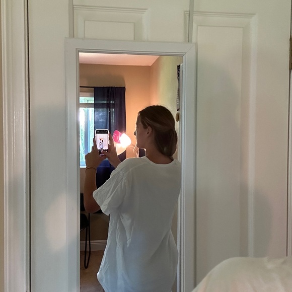 White front pocket Tshirt - Picture 2 of 4